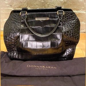 DONNA KARAN genuine leather purse brand new with dust bag